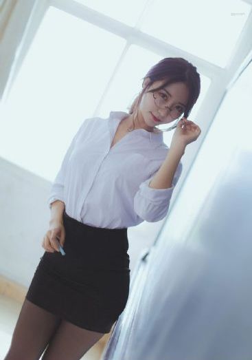 欧美吊带丝袜视频_正片免费观看