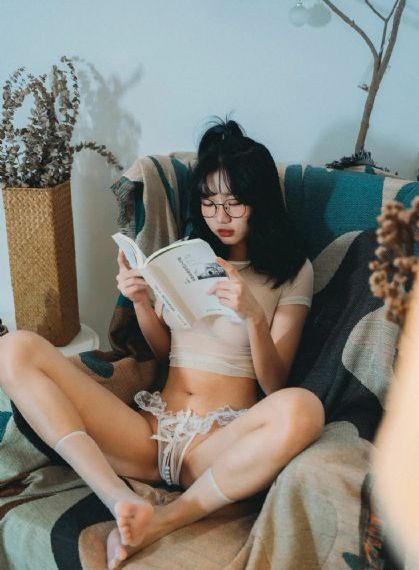欧美奢华皮草街拍_BD英语超清免费观看